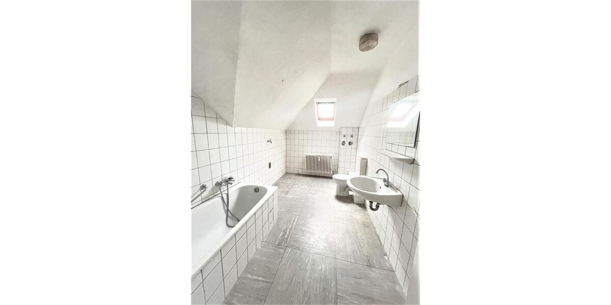 Dachgeschoßwohnung Duisburg Hamborn - 3.5 Zimmer, 69 m&sup2;, 365&euro; | Angebot:26433788