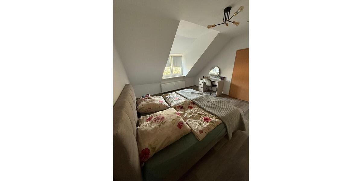 Dachgeschoßwohnung Gelsenkirchen Gelsenkirchen-Mitte - 3 Zimmer, 90 m&sup2;, 700&euro; | Angebot:25097067