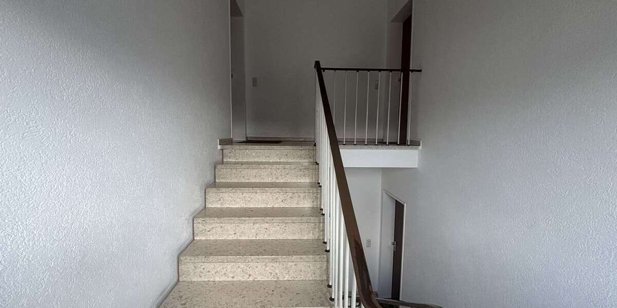 Etagenwohnung Düsseldorf Oberbilk - 3 Zimmer, 85 m&sup2;, 325.000&euro; | Angebot:27230303