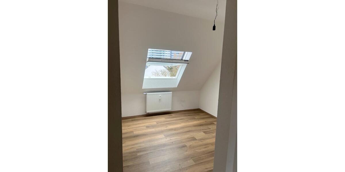 Dachgeschoßwohnung Essen Südviertel - 2.5 Zimmer, 35 m&sup2;, 550&euro; | Angebot:25916581