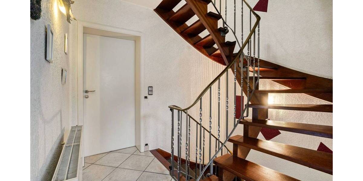 Reihenendhaus Mülheim an der Ruhr Mitte-Ost - 7 Zimmer, 184 m&sup2;, 559.000&euro; | Angebot:25799172