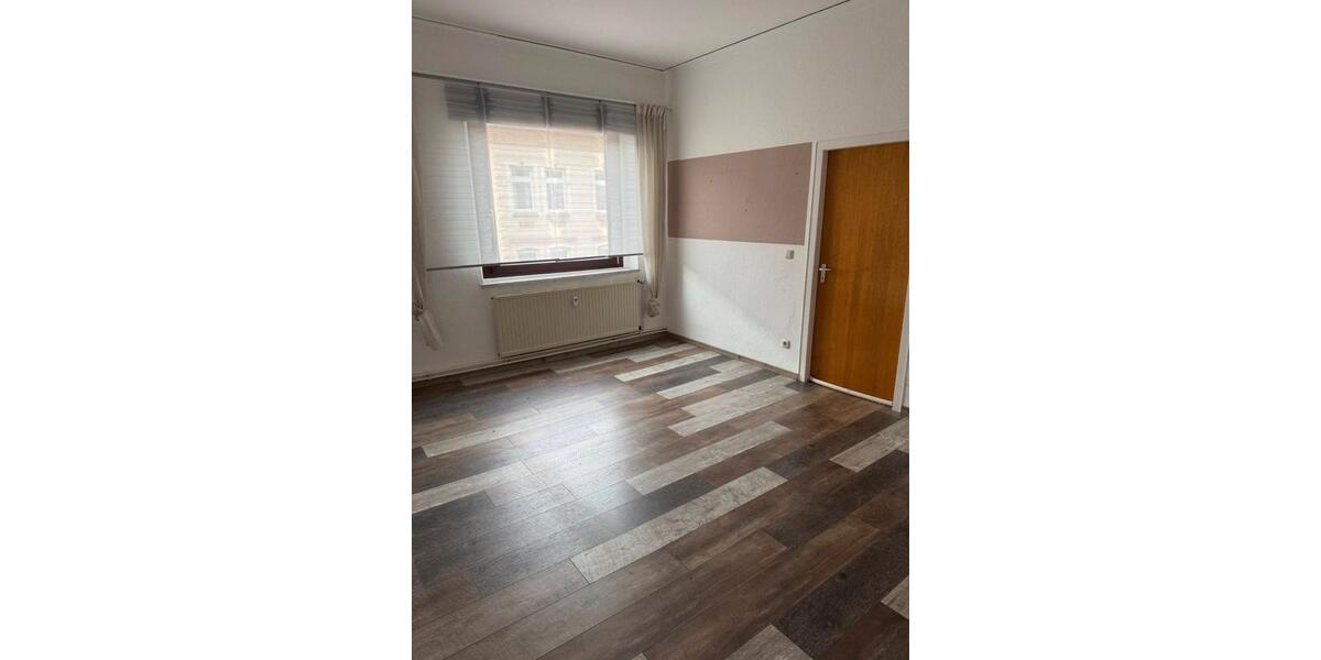 Etagenwohnung Essen Stadtbezirk VI - 5 Zimmer, 120 m&sup2;, 700&euro; | Angebot:25838749