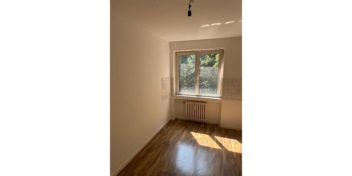 Etagenwohnung Duisburg Hamborn - 2 Zimmer, 65 m&sup2;, 420&euro; | Angebot:25853486