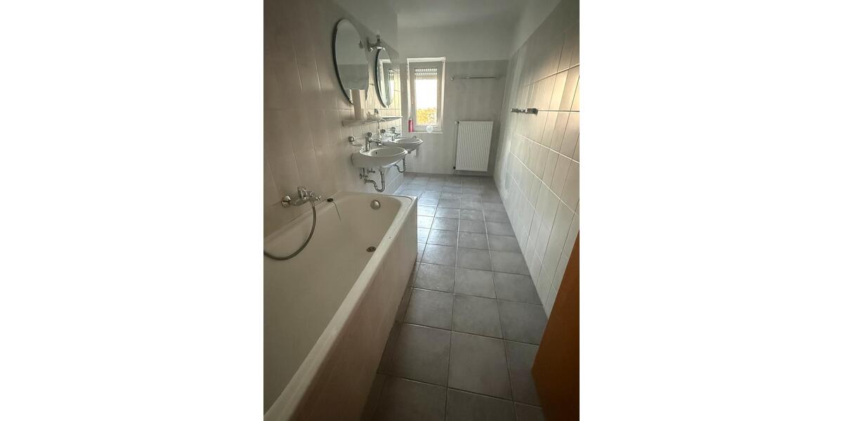 Etagenwohnung Solingen Central - 4 Zimmer, 83 m&sup2;, 1.000&euro; | Angebot:27551977