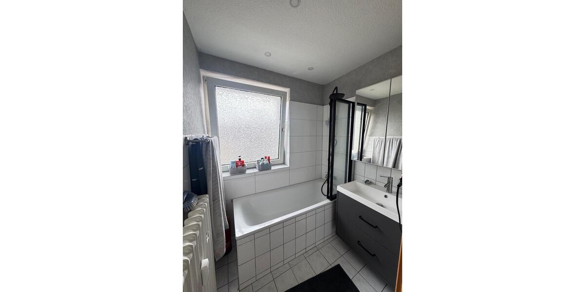 Etagenwohnung Duisburg Mittelmeiderich - 4 Zimmer, 85 m&sup2;, 780&euro; | Angebot:25871362