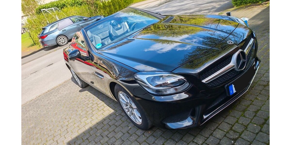 Mercedes-Benz SLC 180 62.428 km 20.590 &euro; Wuppertal 42115