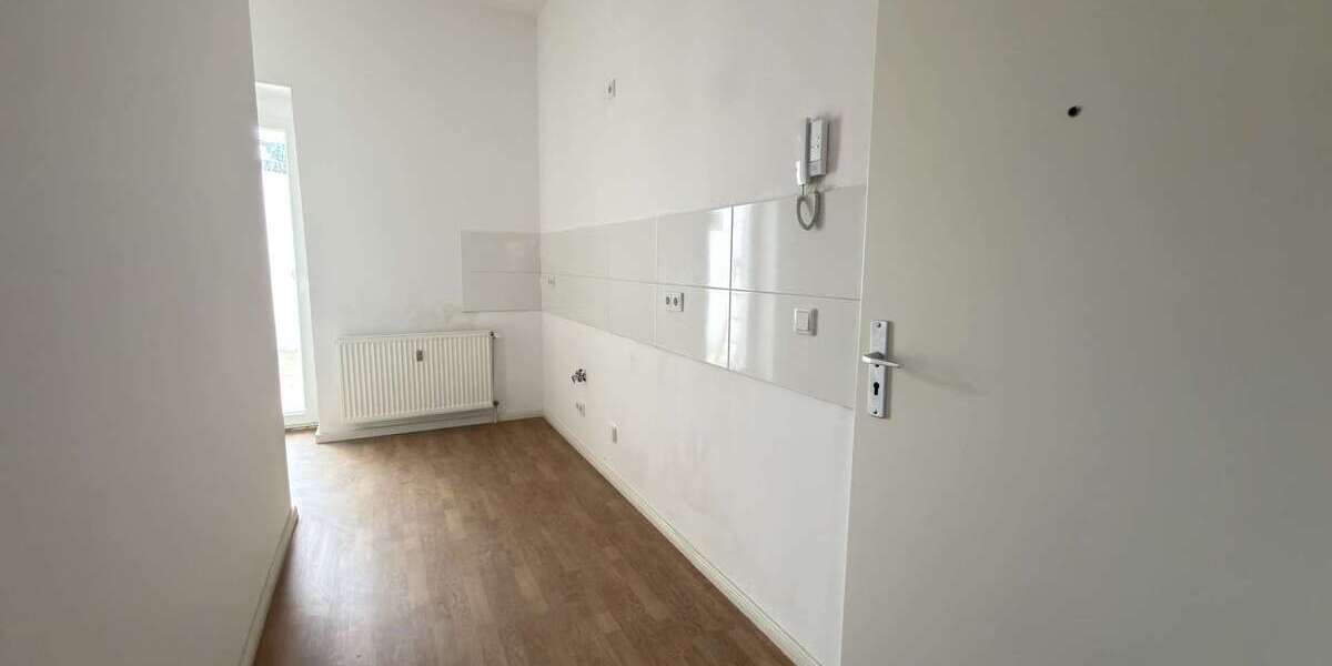 Exklusives Investment: Kernsaniertes Mehrfamilienhaus mit Balkon und Terrasse - Mehrfamilienhaus, Wohnhaus Gelsenkirchen Gelsenkirchen-West | Angebot:25751689