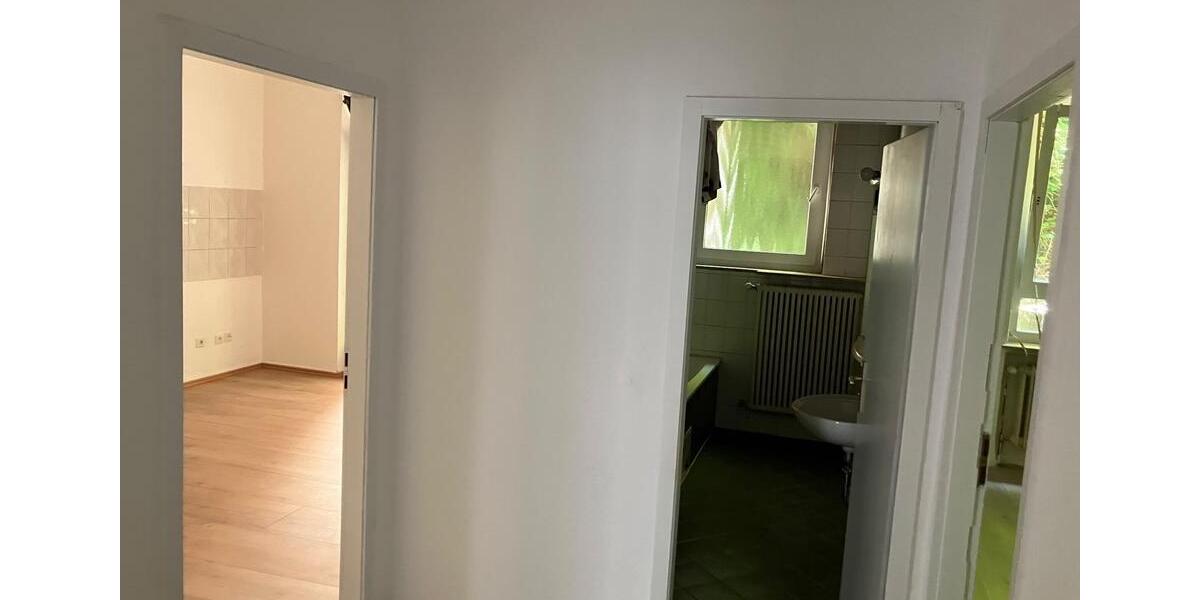 Erdgeschoßwohnung Wuppertal Barmen - 3 Zimmer, 90 m&sup2;, 615&euro; | Angebot:27553936