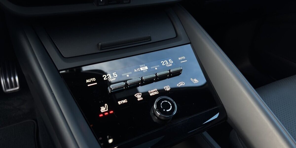 Porsche Macan 4 Chrono Pano Sportsitz 0,25% 12.490 km 76.600 &euro; Wuppertal 42327