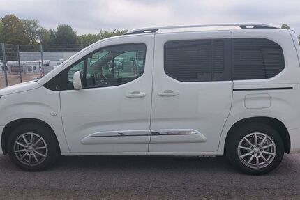 Toyota Proace City (Verso) 27.050 km 15.500 &euro; Solingen 42699