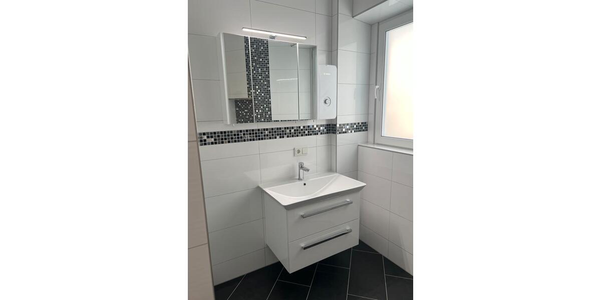 Etagenwohnung Remscheid Gemarkung Bergisch Born - 4 Zimmer, 135 m&sup2;, 1.700&euro; | Angebot:27536393