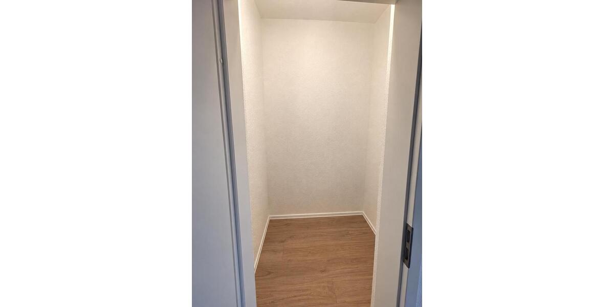 Dachgeschoßwohnung Duisburg Mittelmeiderich - 2 Zimmer, 55 m&sup2;, 460&euro; | Angebot:27567594
