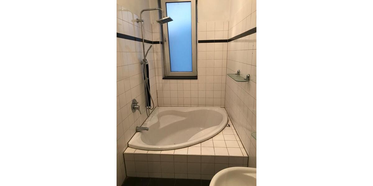Etagenwohnung Duisburg Mittelmeiderich - 3 Zimmer, 90 m&sup2;, 740&euro; | Angebot:25900463