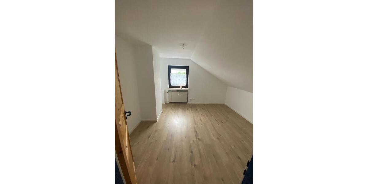 Dachgeschoßwohnung Wermelskirchen - 2 Zimmer, 35 m&sup2;, 350&euro; | Angebot:25850356