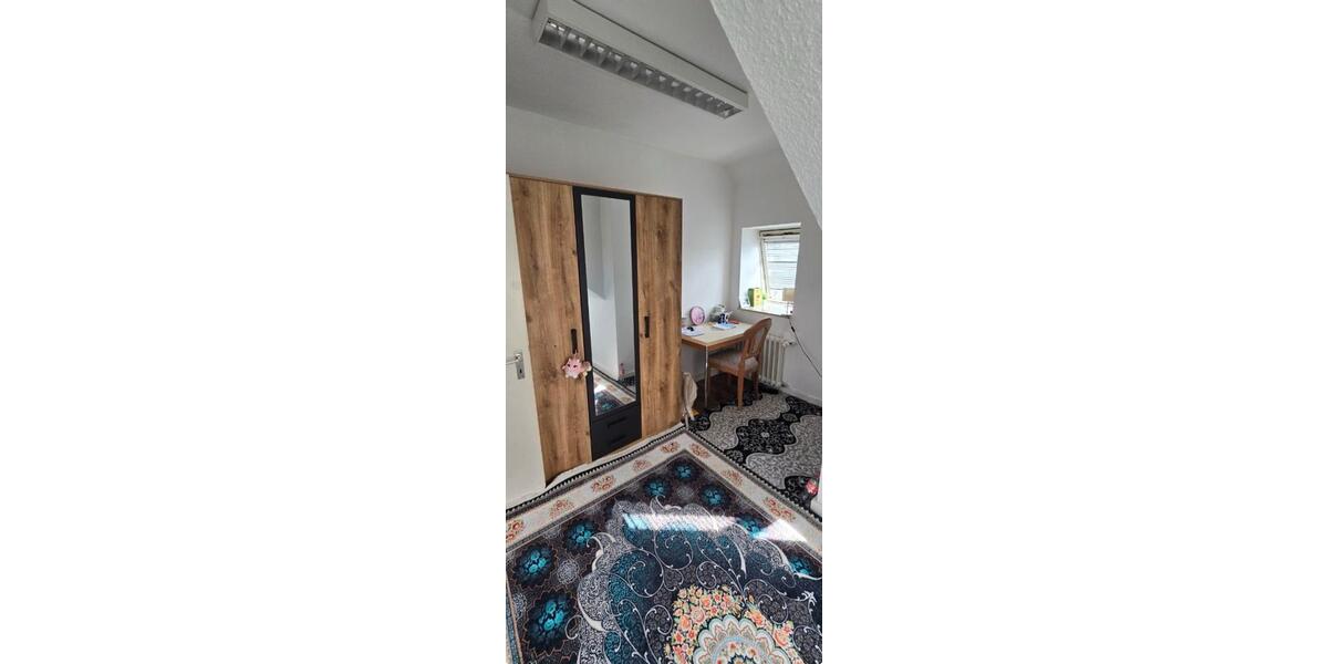 Etagenwohnung Duisburg Hamborn - 6 Zimmer, 140 m&sup2;, 1.250&euro; | Angebot:27551003