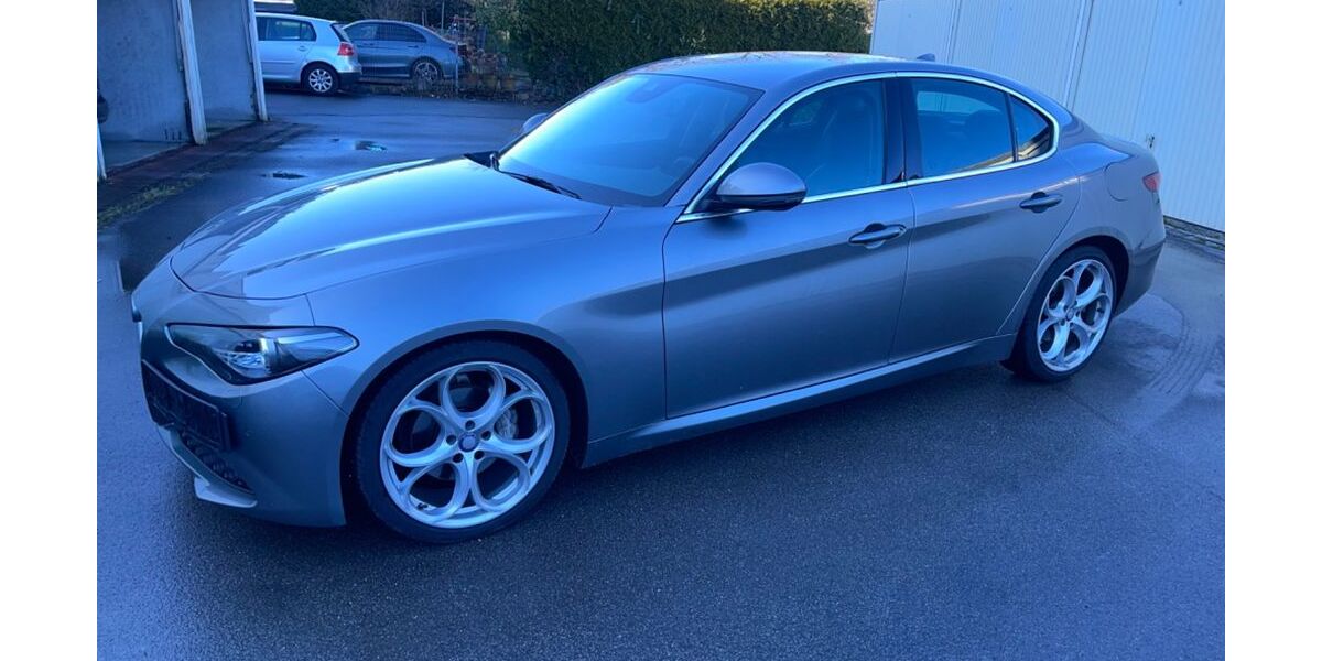 Alfa Romeo Giulia 121.800 km 18.900 &euro; Remscheid 42855