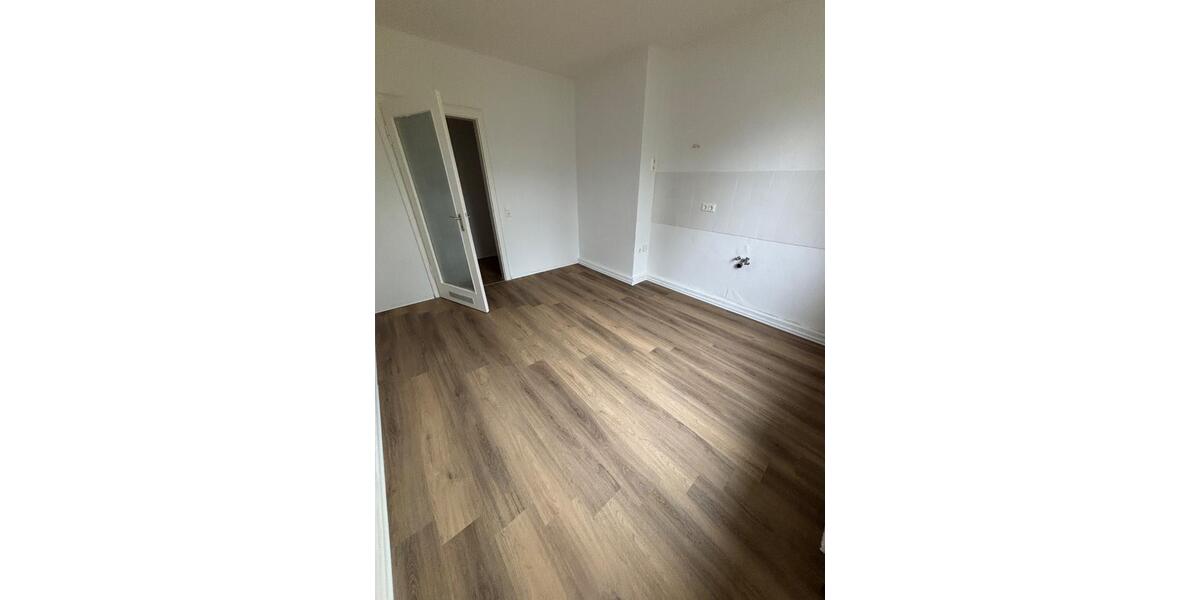 Etagenwohnung Wuppertal Gemarkung Elberfeld - 2 Zimmer, 75 m&sup2;, 710&euro; | Angebot:25253831