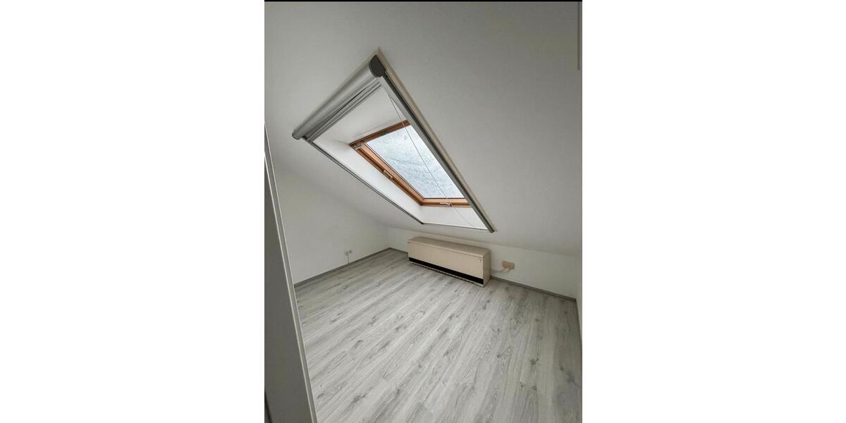 Dachgeschoßwohnung Wuppertal Unterbarmen - 5 Zimmer, 85 m&sup2;, 950&euro; | Angebot:25854706