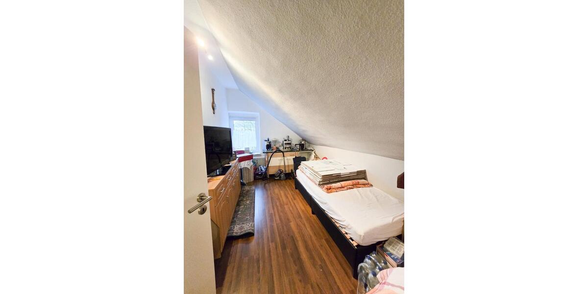 Dachgeschoßwohnung Oberhausen Alt-Oberhausen - 3.5 Zimmer, 82 m&sup2;, 520&euro; | Angebot:25754018