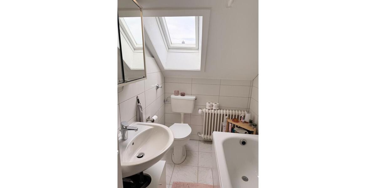 Dachgeschoßwohnung Essen Stadtbezirk IX - 2.5 Zimmer, 60 m&sup2;, 570&euro; | Angebot:25875982