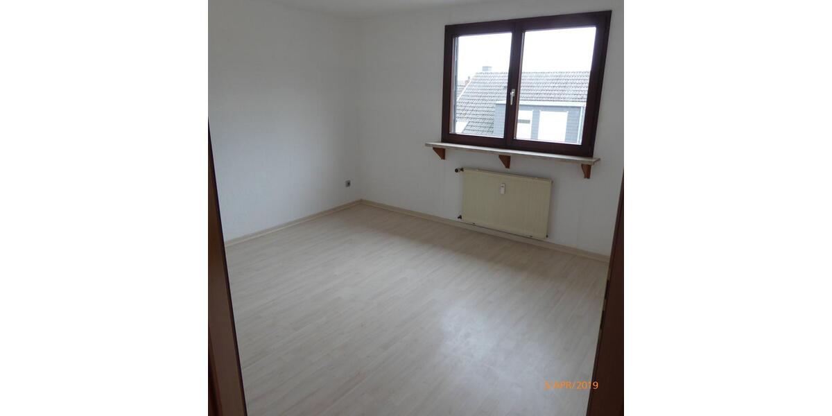 Dachgeschoßwohnung Duisburg Mittelmeiderich - 2.5 Zimmer, 70 m&sup2;, 585&euro; | Angebot:27568653