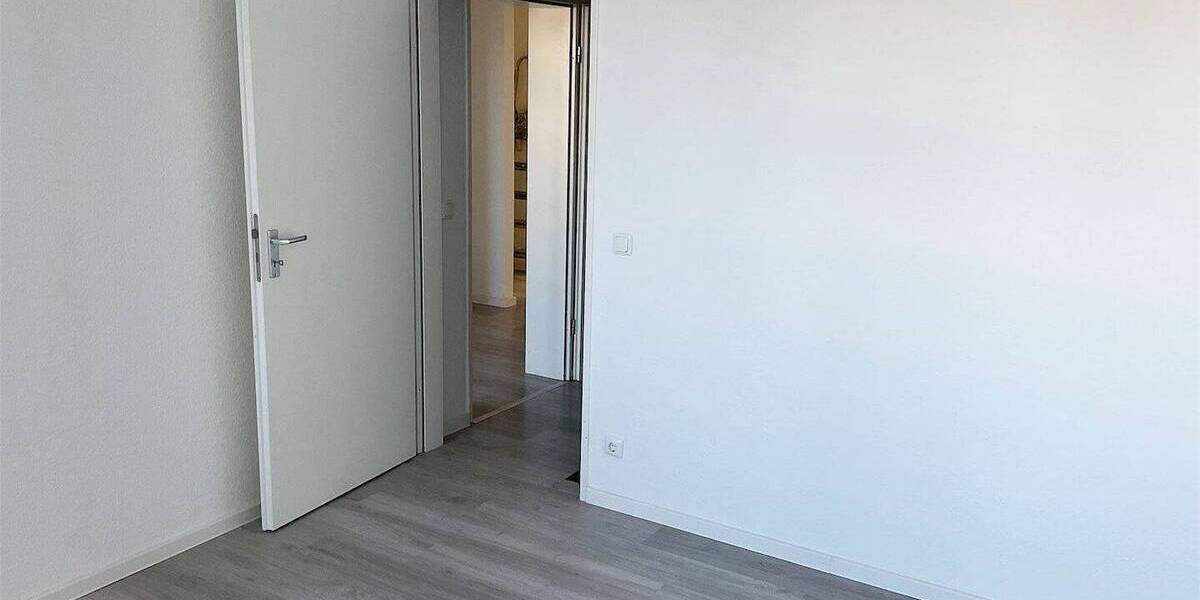 Etagenwohnung Bochum Querenburg - 5 Zimmer, 125 m&sup2;, 990&euro; | Angebot:26627294