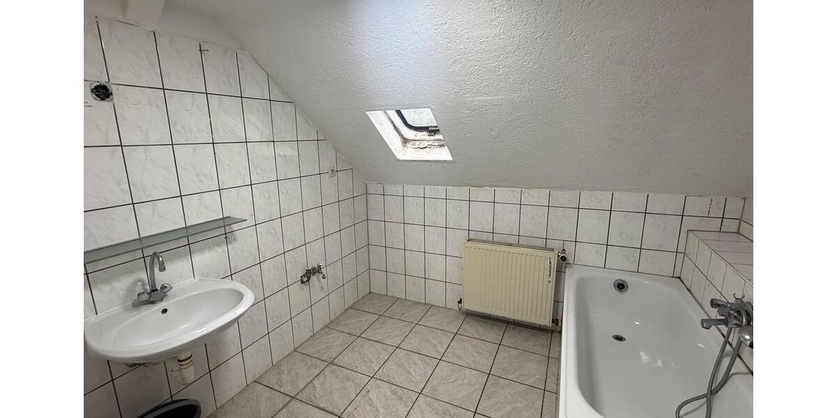 Dachgeschoßwohnung Duisburg Rheinhausen - 2.5 Zimmer, 60 m&sup2;, 600&euro; | Angebot:26460786