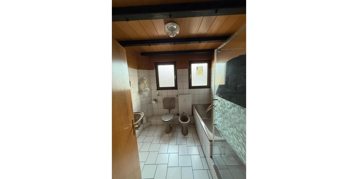 Etagenwohnung Duisburg Mittelmeiderich - 3 Zimmer, 94 m&sup2;, 145.000&euro; | Angebot:26380330