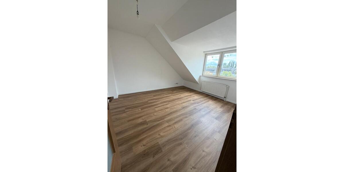 Dachgeschoßwohnung Gelsenkirchen Rotthausen - 3 Zimmer, 55 m&sup2;, 590&euro; | Angebot:27553898