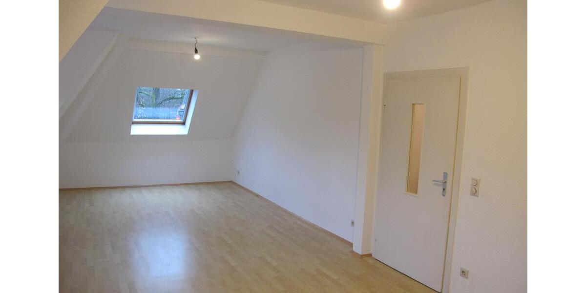 Dachgeschoßwohnung Gelsenkirchen - 3.5 Zimmer, 89 m&sup2;, 801&euro; | Angebot:25309686