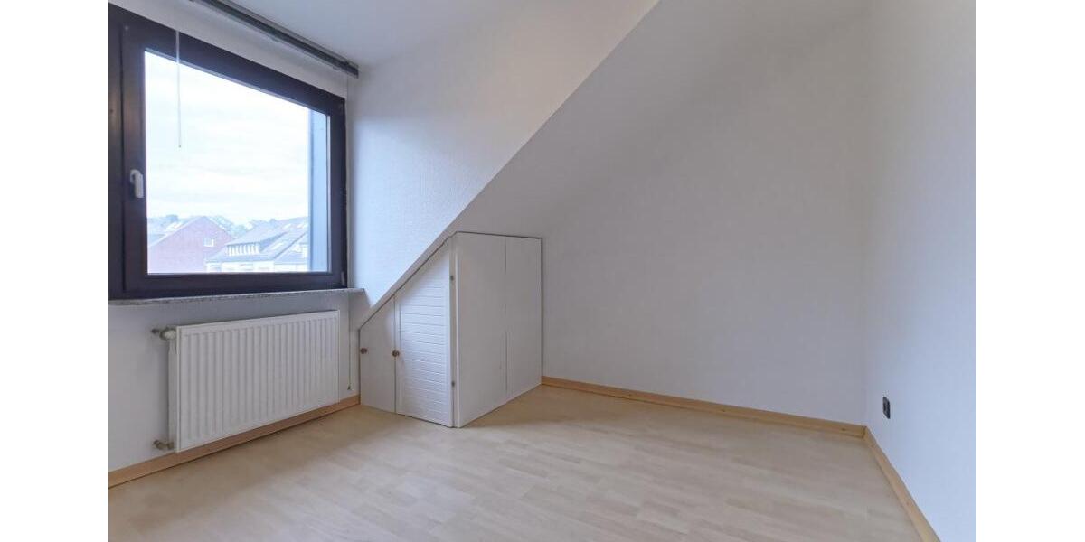 Dachgeschoßwohnung Oberhausen Biefang - 4 Zimmer, 97 m&sup2;, 217.000&euro; | Angebot:27224333