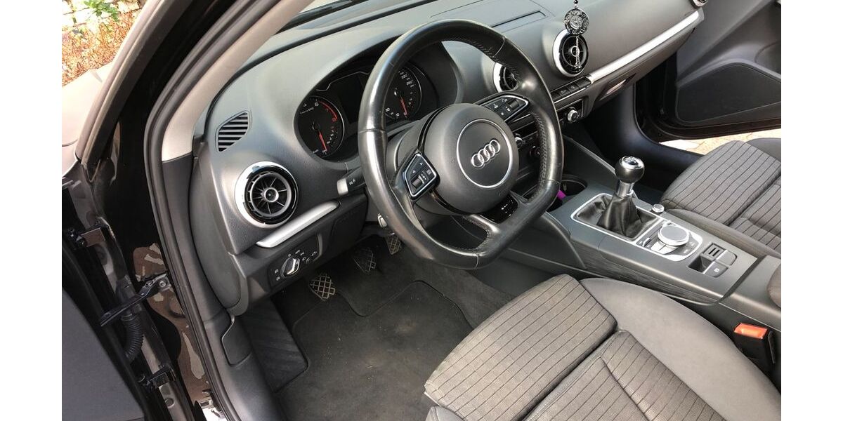 Audi A3 143.000 km 13.500 &euro; Solingen 42655