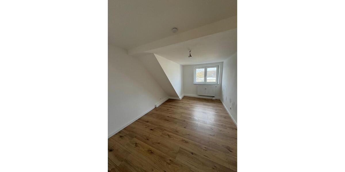 Dachgeschoßwohnung Oberhausen - 3.5 Zimmer, 103 m&sup2;, 750&euro; | Angebot:25750078