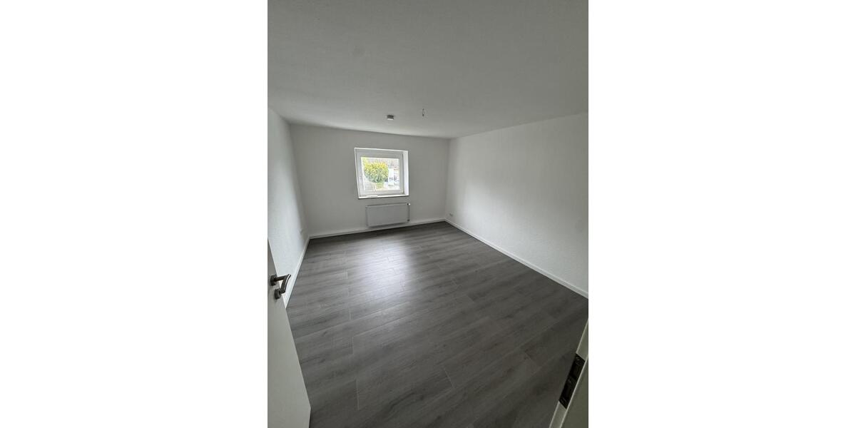 Erdgeschoßwohnung Duisburg Hochheide - 2.5 Zimmer, 80 m&sup2;, 880&euro; | Angebot:25894572