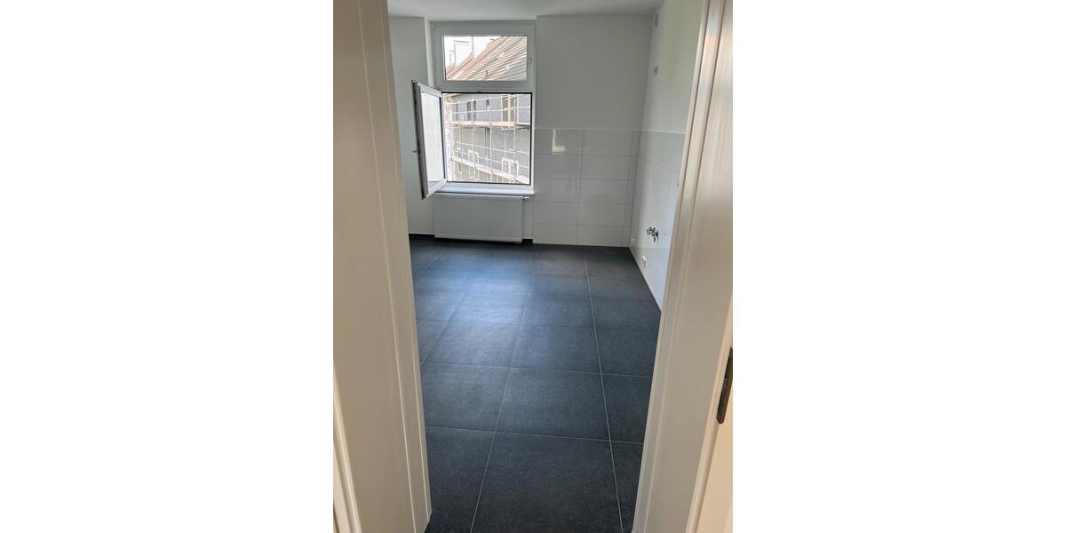 Etagenwohnung Remscheid Gemarkung Bergisch Born - 4 Zimmer, 135 m&sup2;, 1.700&euro; | Angebot:27536393
