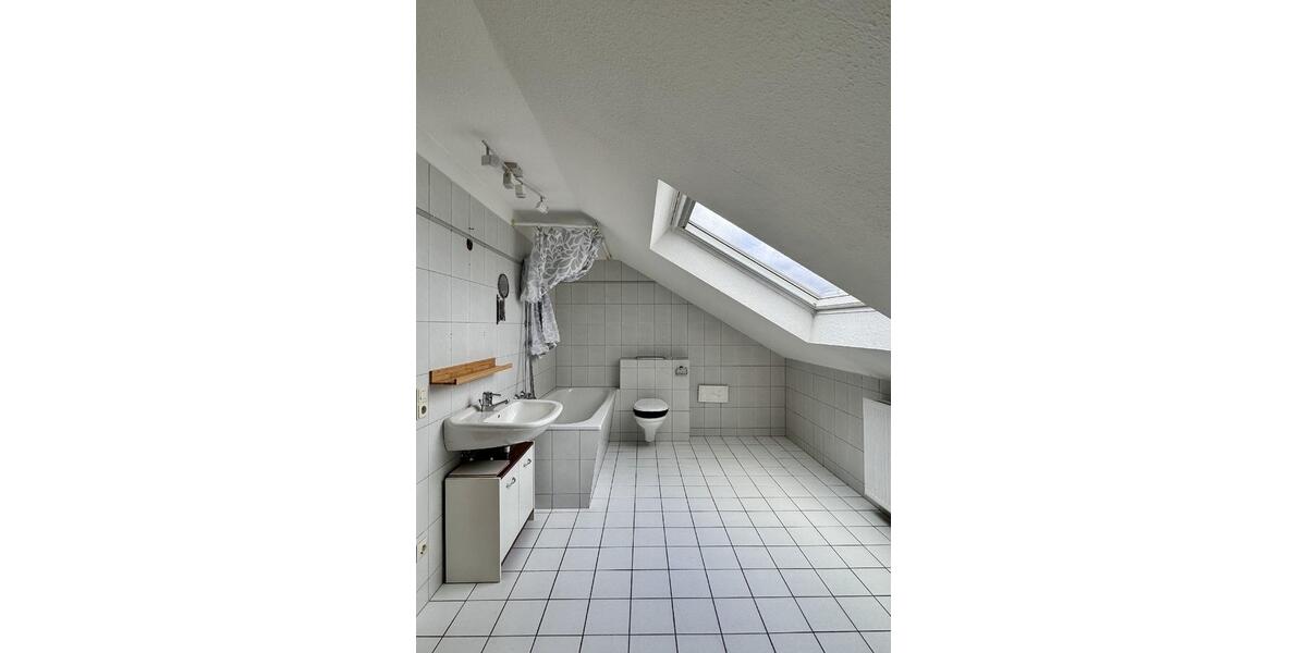 Dachgeschoßwohnung Haan - 2.5 Zimmer, 100 m&sup2;, 790&euro; | Angebot:25784474