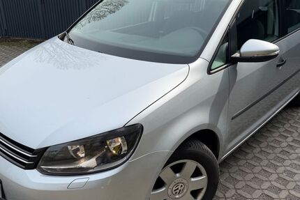VW Touran 157.000 km 8.199 &euro; Düsseldorf 40231