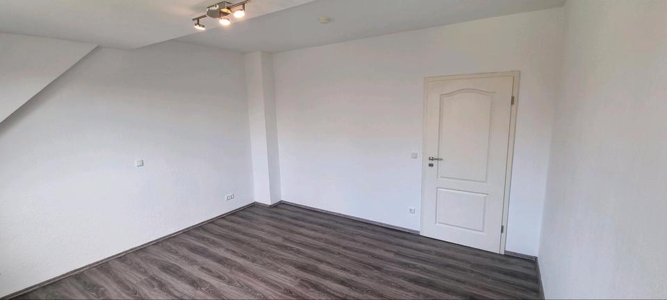 Dachgeschoßwohnung Essen Stadtbezirk V - 2.5 Zimmer, 75 m&sup2;, 940&euro; | Angebot:25304043