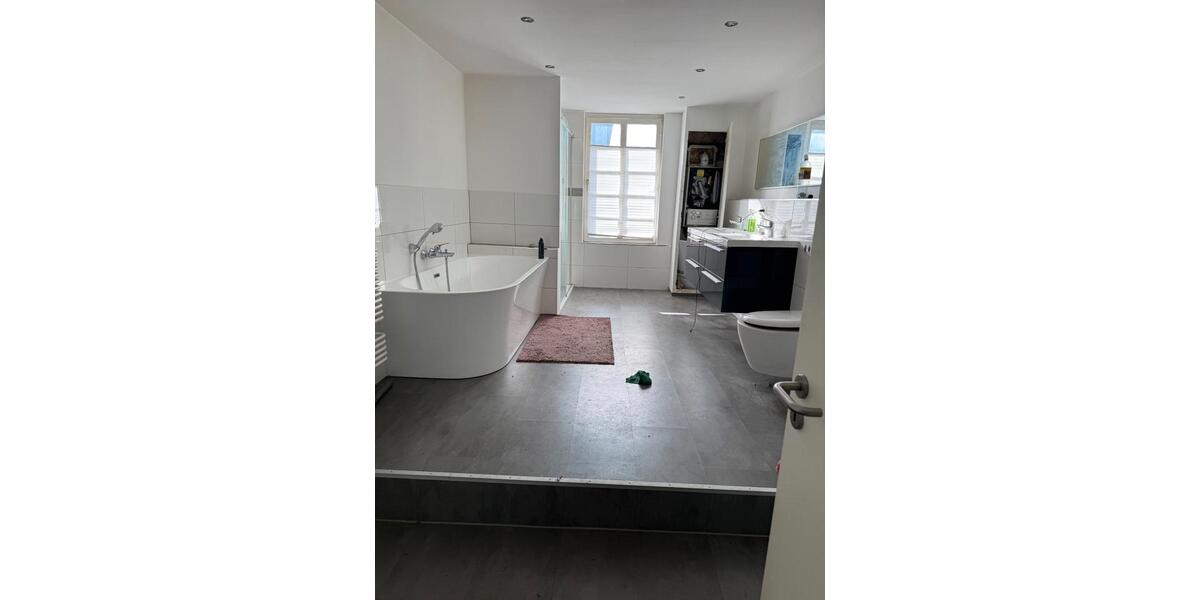 Erdgeschoßwohnung Solingen Höhscheid - 9 Zimmer, 309 m&sup2;, 210.000&euro; | Angebot:26621221