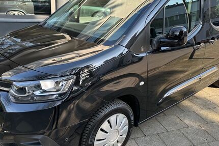 Toyota Proace City 45.381 km 15.950 &euro; Gelsenkirchen 45899