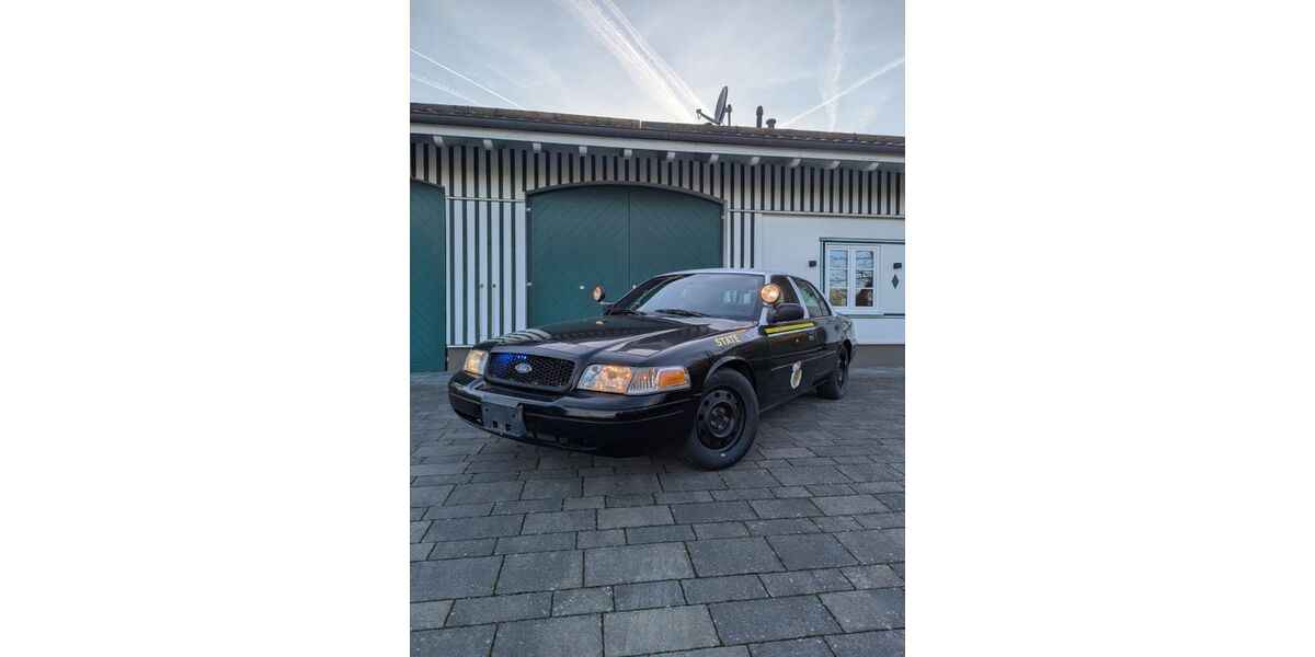 Ford Crown 89.292 km 14.499 &euro; Solingen 42659