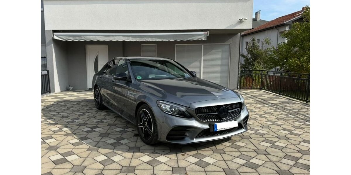 Mercedes-Benz C 400 92.900 km 32.000 &euro; Remscheid 42853