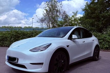 Tesla Model Y 36.000 km 41.499 &euro; Duisburg 47179