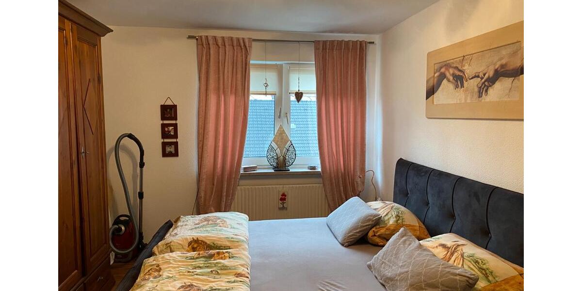 Dachgeschoßwohnung Duisburg Mittelmeiderich - 3 Zimmer, 94 m&sup2;, 650&euro; | Angebot:27581491