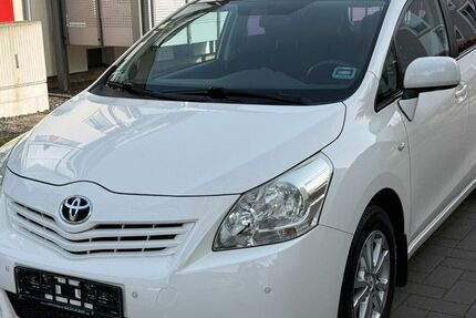 Toyota Verso 155.000 km 5.940 &euro; Düsseldorf 40468