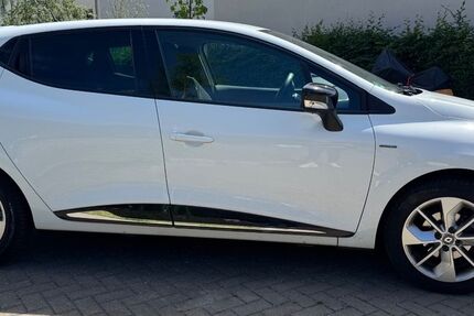 Renault Clio 69.000 km 7.300 &euro; Düsseldorf 40625