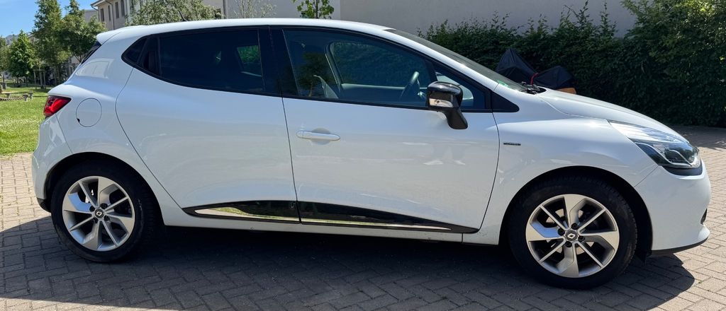 Renault Clio 69.000 km 7.300 &euro; Düsseldorf 40625