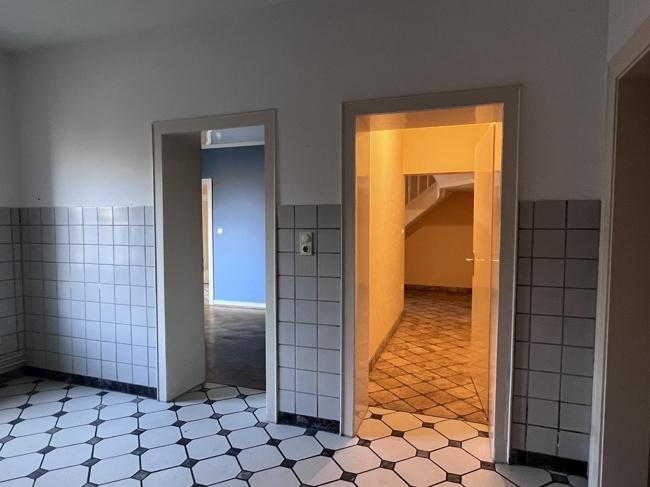 Etagenwohnung Duisburg Rheinhausen - 4 Zimmer, 190 m&sup2;, 1.800&euro; | Angebot:25378981