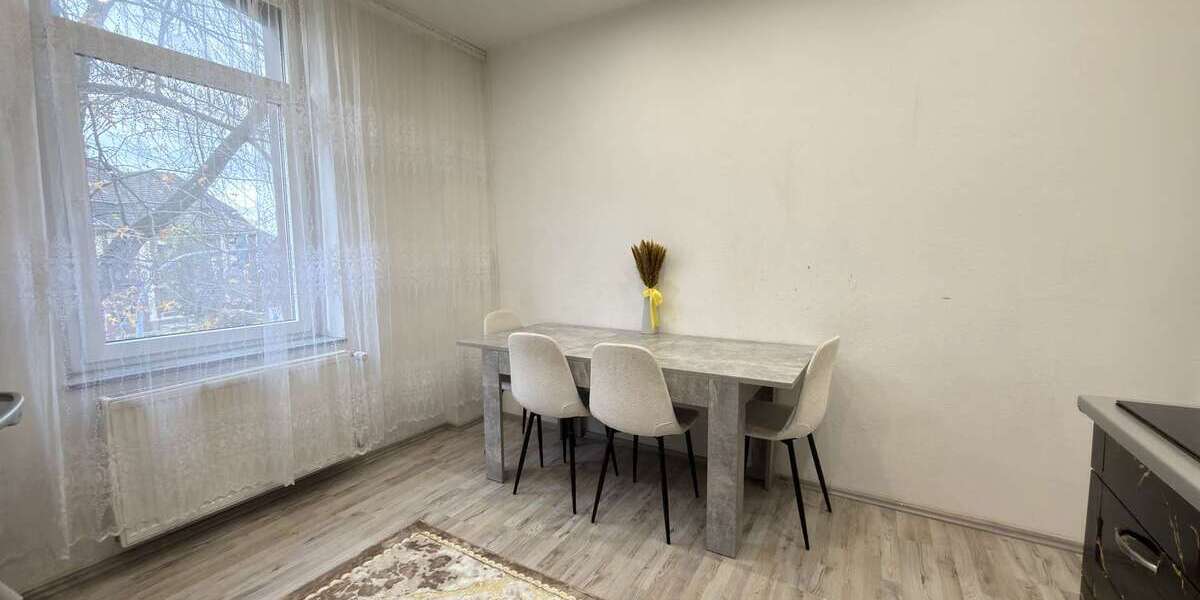 Modernisiertes 3-Parteienhaus mit Maisonette und Gartenanteil nahe Centro - Mehrfamilienhaus, Wohnhaus Oberhausen Osterfeld | Angebot:26041244