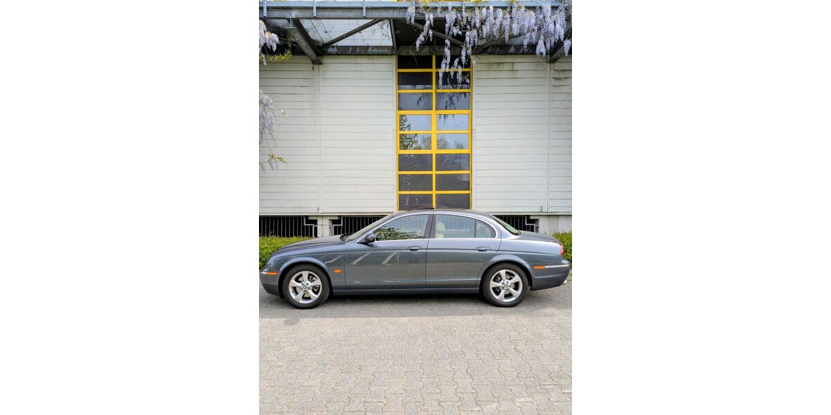 Jaguar S-Type 117.441 km 17.550 &euro; Hilden 40721